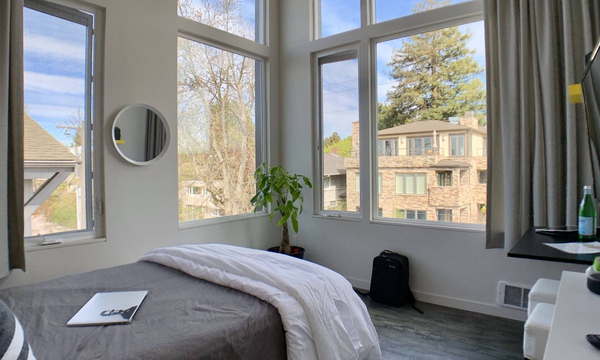 Broadway Hotel | Lofty Studio Prime Cap Hill