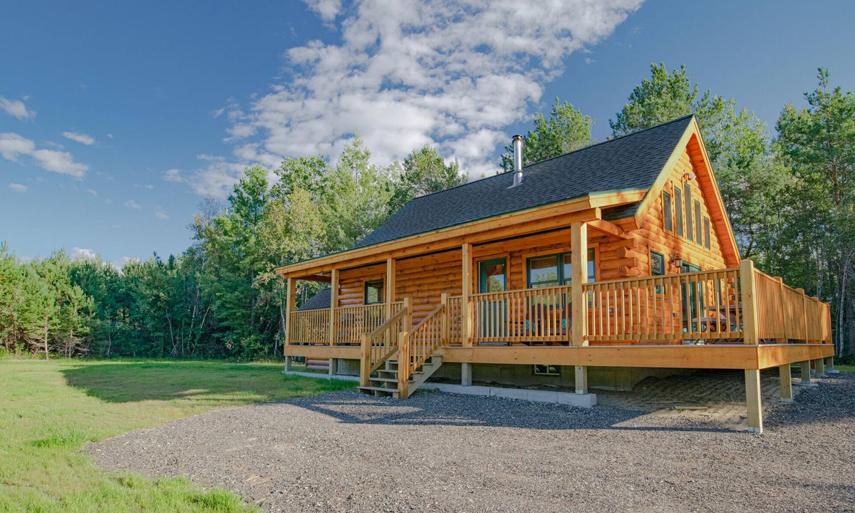Twin Mountain Cabin | Log Cabin, 5mi to Bretton Woods Ski & 12mi to Cannon, private snowmobile access