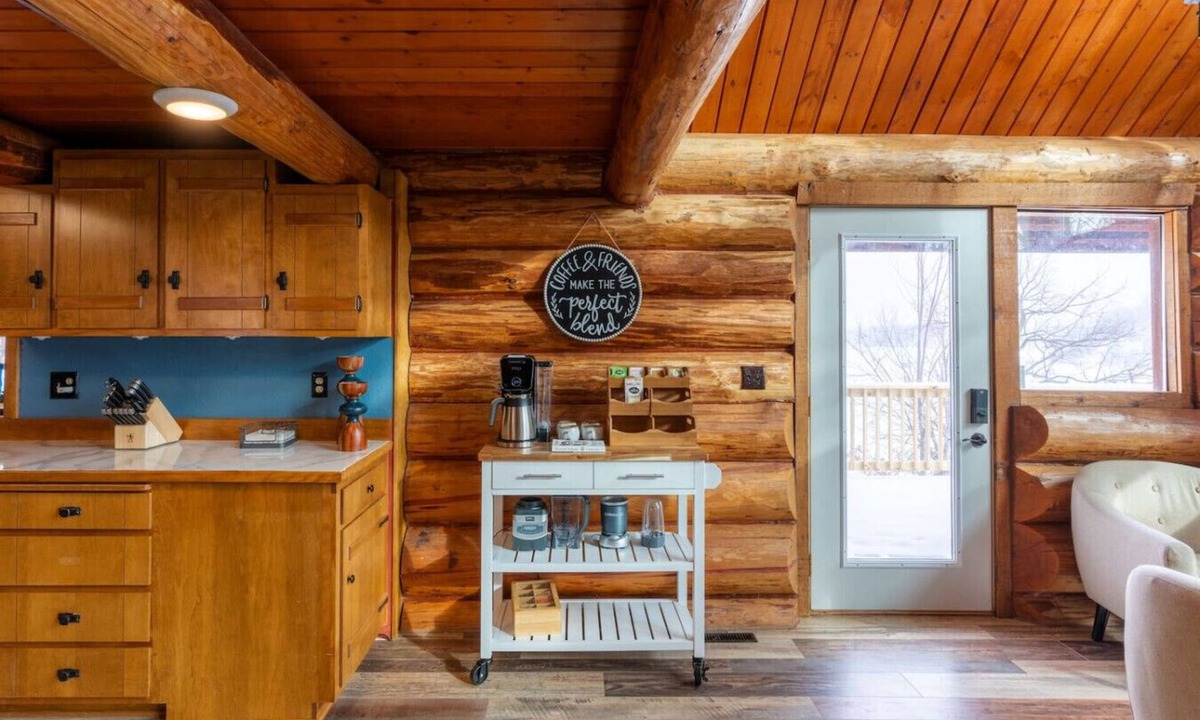 Pelican Rapids Cabin | Log Cabin at Moonlight Bay