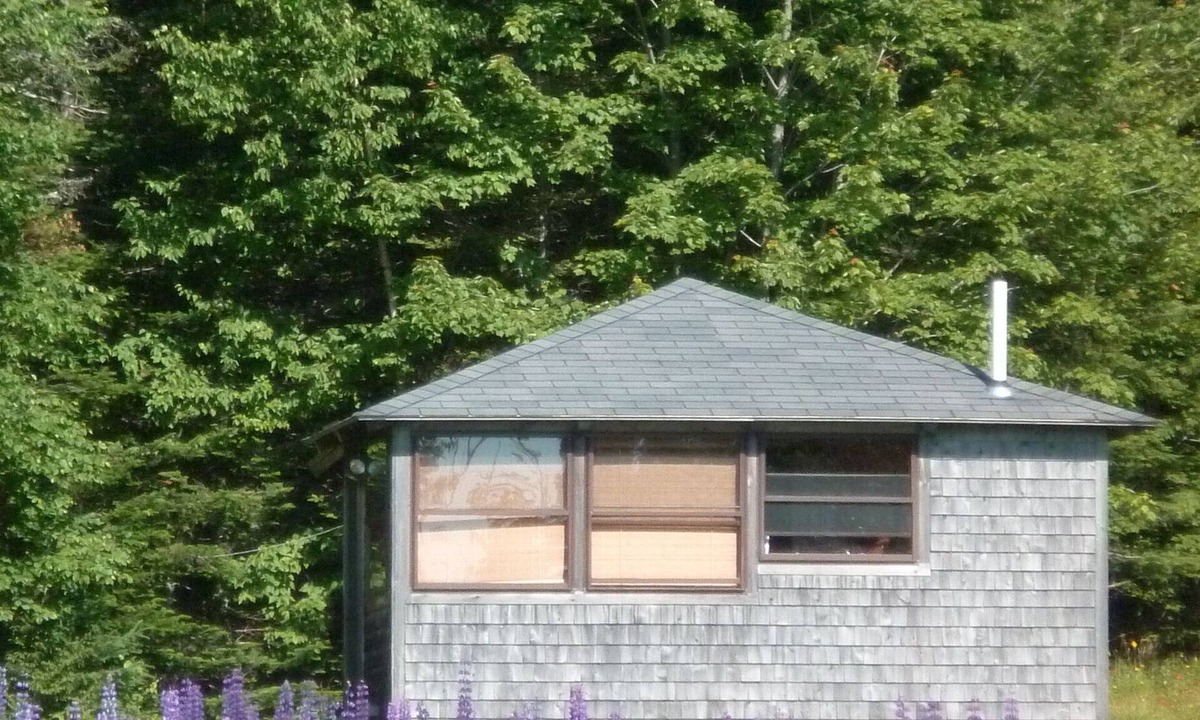 Hancock Point Cabin | log cabin by the sea