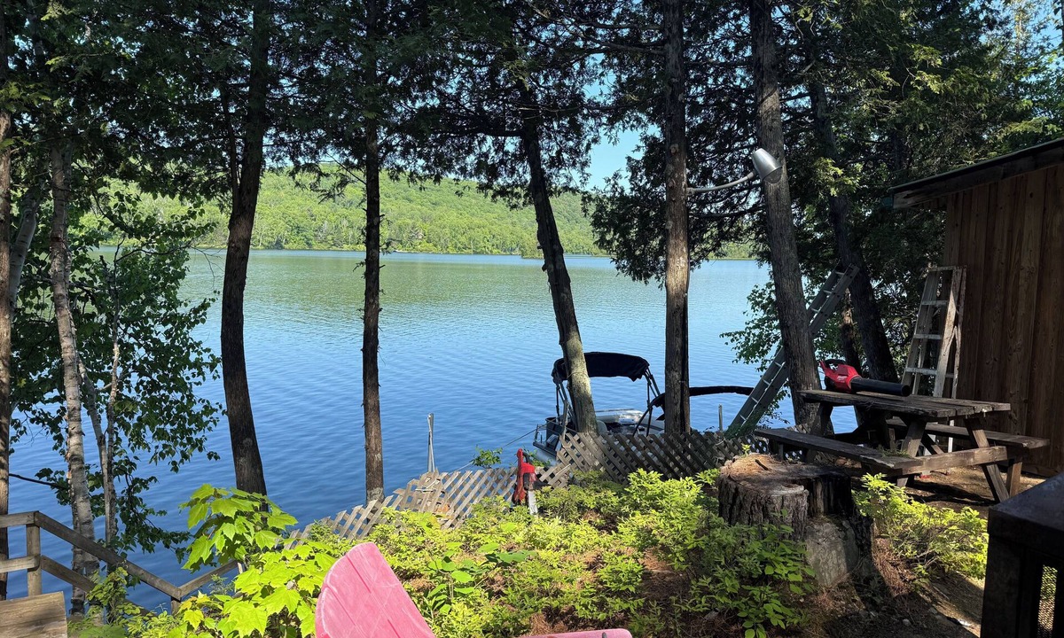 Chute-Saint-Philippe Ski Chalet | Log cabin, a haven of peace. Guaranteed privacy right on the water's edge