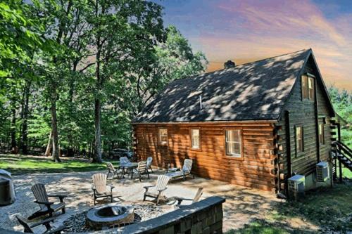 Elliottsburg House | Log Cabin | Fire Pit | Ping Pong | Cozy