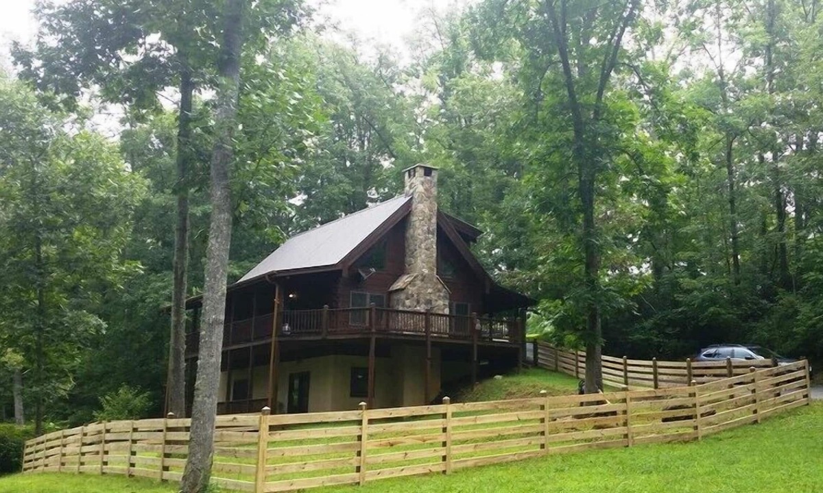 Brasstown Cabin | Log Cabin Getaway on Big Brasstown Creek
