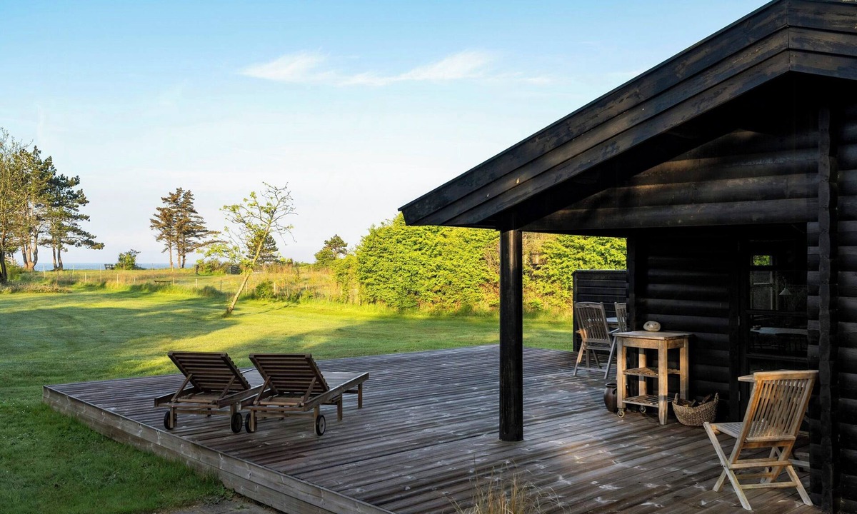 Yderby House | Log cabin in first row by Sejerø Bay