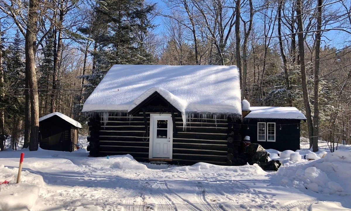 Baysville Cabin | Log Cabin in the Woods STR-2025-195