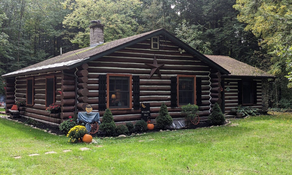 Salem Cabin | Log Cabin in the woods