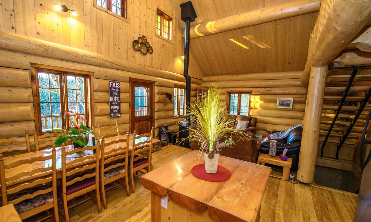Lac-aux-Sables Ski Chalet | Log cabin Inspiration!