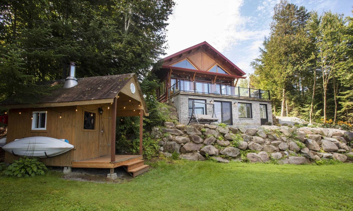 Lambton House | Log cabin | Lakeside | Le Oly