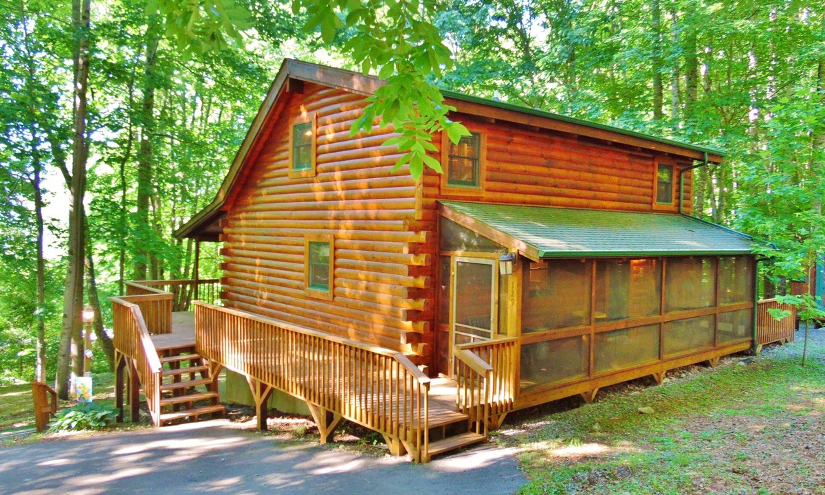 Maggie Valley Cabin | Log Cabin, MountainView, EZ Access, Playground, Fireplace, Firepit, WIFI, AC