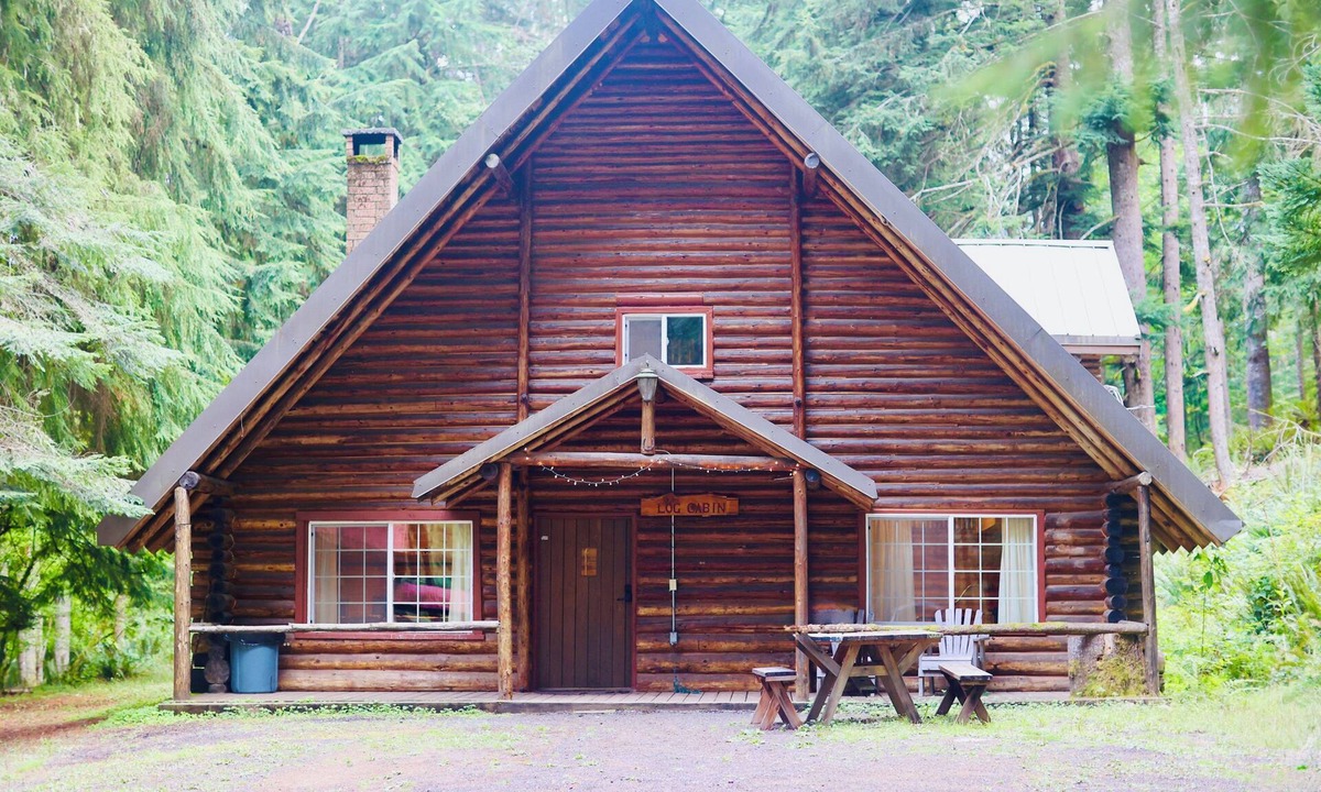 Ashford Cabin | Log Cabin Near Mount Rainier, Sleeps 8, Fireplace and Fire Pit