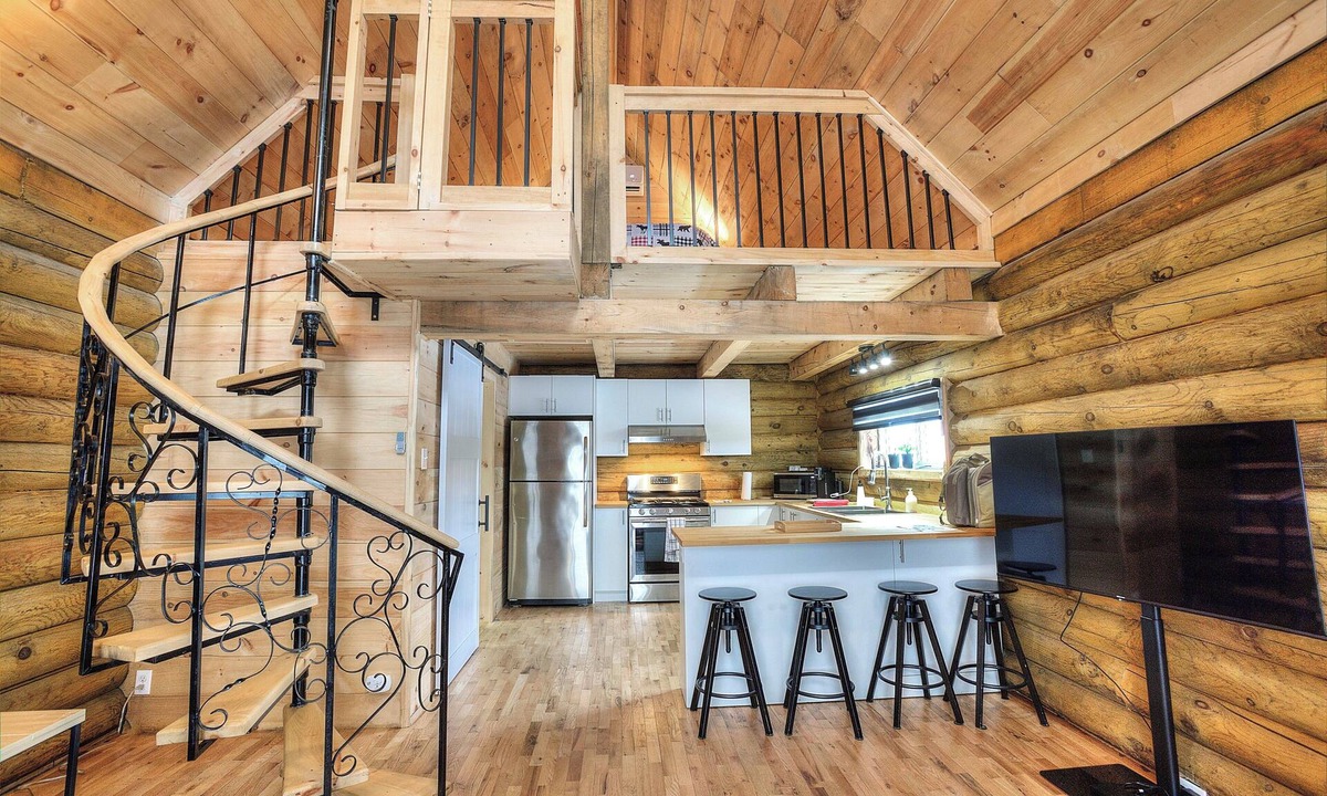 Mont-Tremblant Cabin | Log Cabin near Tremblant (5 min). Hot tub, lake access, safe roaming. Sleeps up 4
