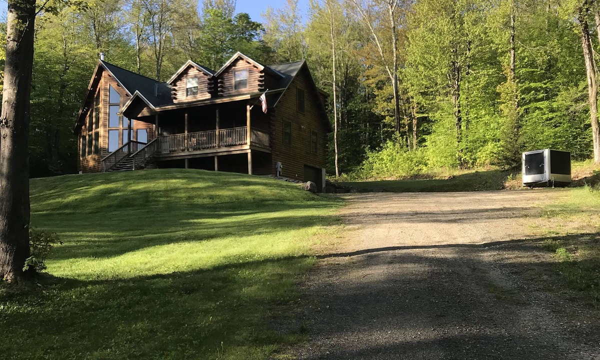 Chester Cabin | Log Cabin Retreat - Chester, VT 25 Acres + State Forest Access