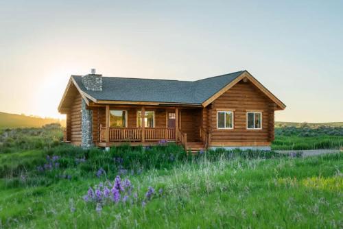Tetonia House | Log Cabin Teton Views & Pets OK