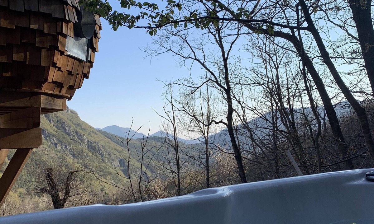 Belvedere Cabin | Log Cabin-Vanity unit-Mountain view-Perché dans les Arbres