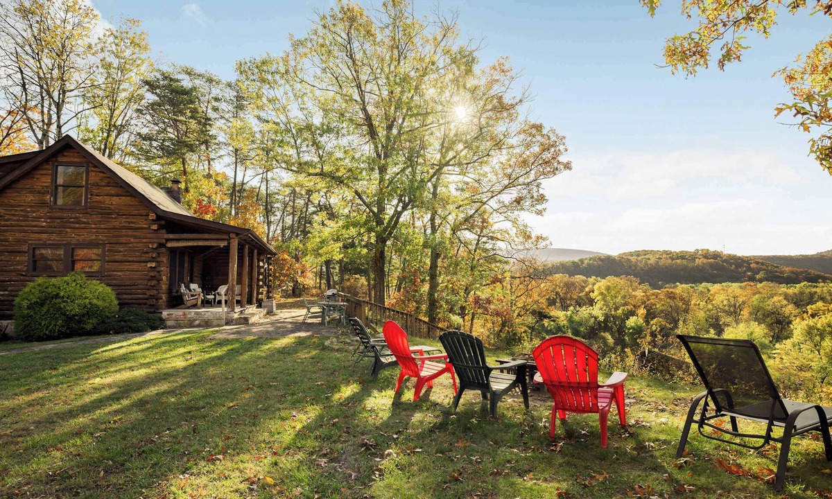 Paw Paw Cabin | Log cabin w/river access & fireplace