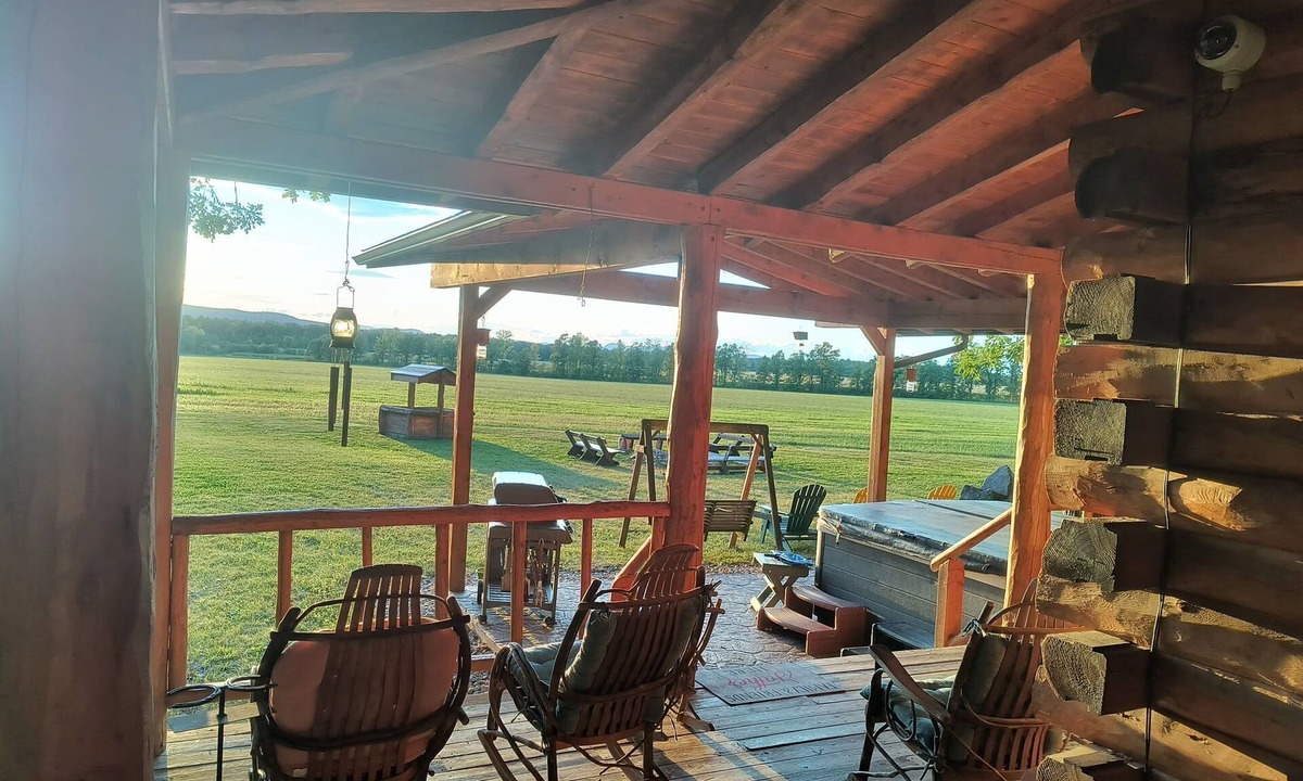 North Ferrisburgh Cabin | Log Cabin with Mountain Views, Hot Tub & Free Firewood, Near Lake Champlain