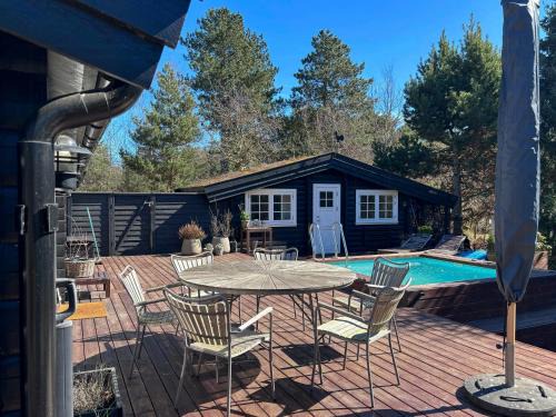 Vejby House | Log Cabin With Pool Near Tisvilde