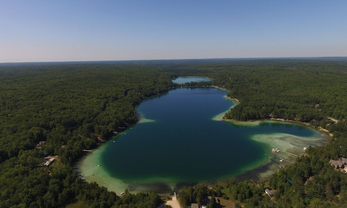 Kalkaska Cottage | Log Cottage on Blue Lake-Spring has arrived!