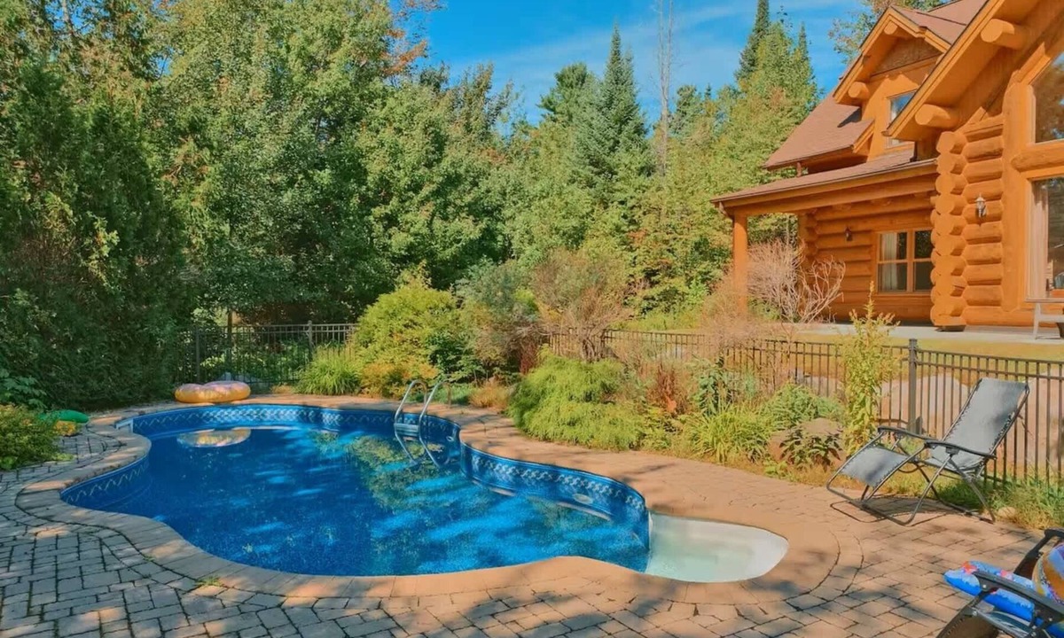 Fiddler Lake Resort Ski Chalet | Log Cottage with Pool, Hot Tub & Game Room