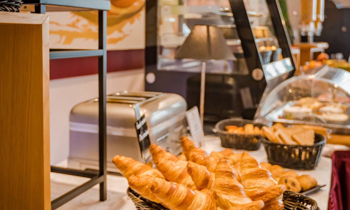 Villedieu-les-Poeles Hotel | Logis Hôtel Restaurant Le Fruitier