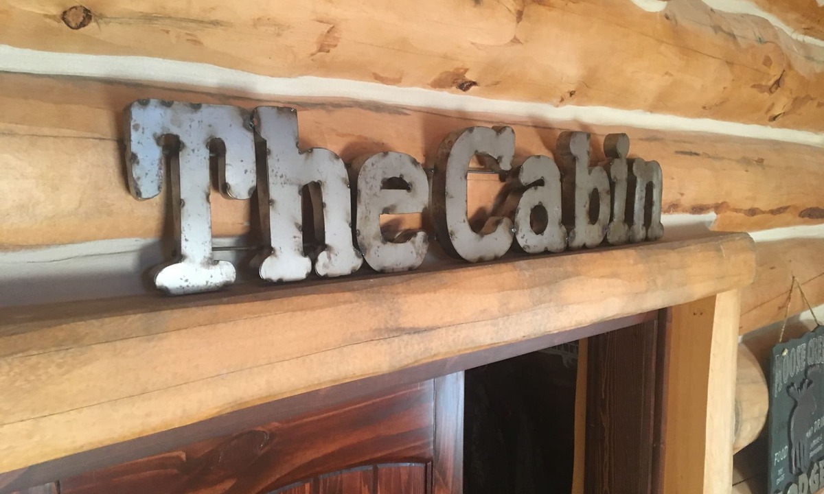 Elsberry Cabin | Log Home/Lodge Getaway