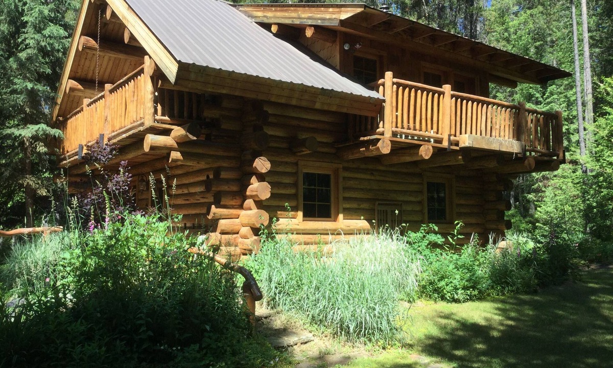 West Glacier Cabin | Log Home Near Glacier National Park