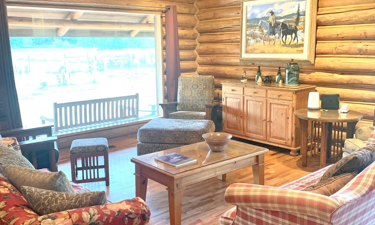 Curtis House | Log Home on 9 acres