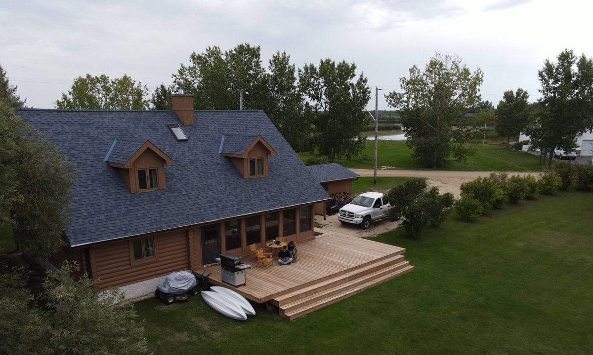 Gimli House | Log Home waterfront