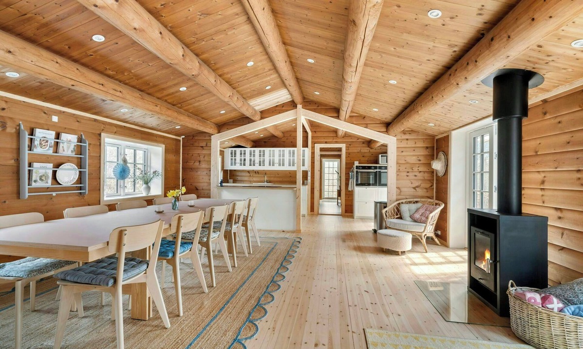 Udsholt Sand House | Log house close to the sea and coastal towns