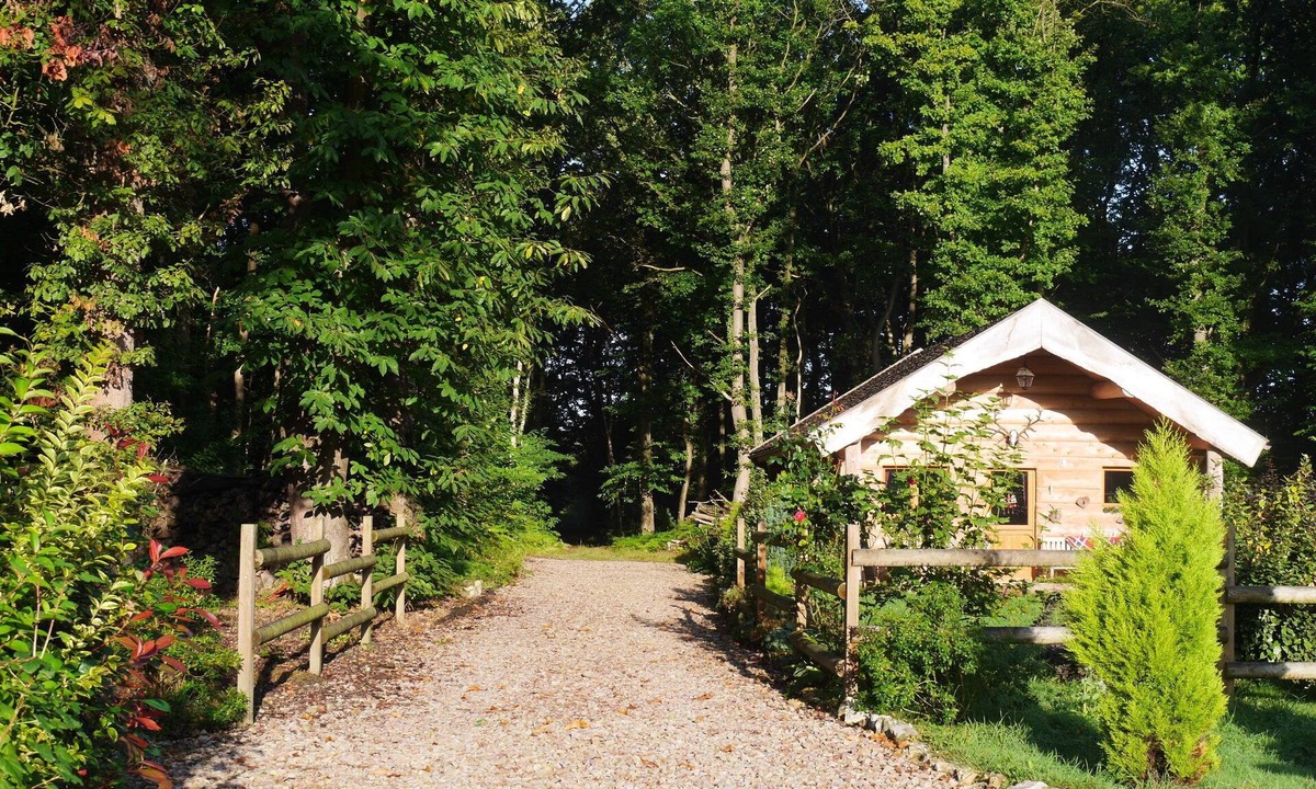 La Haye-du-Theil Cottage | Log house
