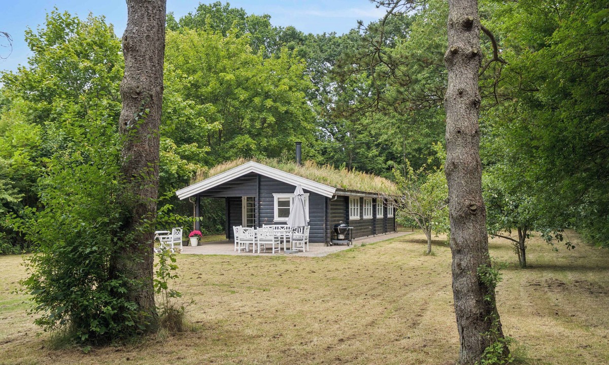 Dronningmolle House | Log house in Dronningmølle 150 m to the beach