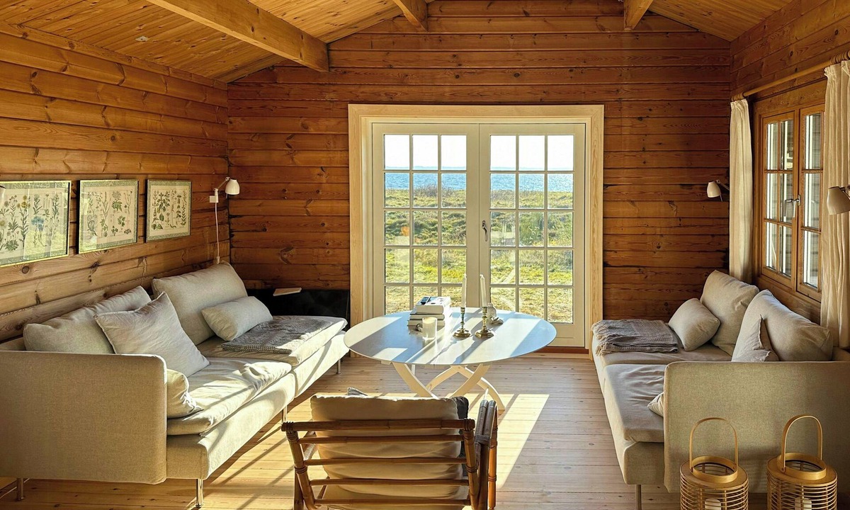 Sjllands Odde House | Log house in the first row at the Sejerø Bay
