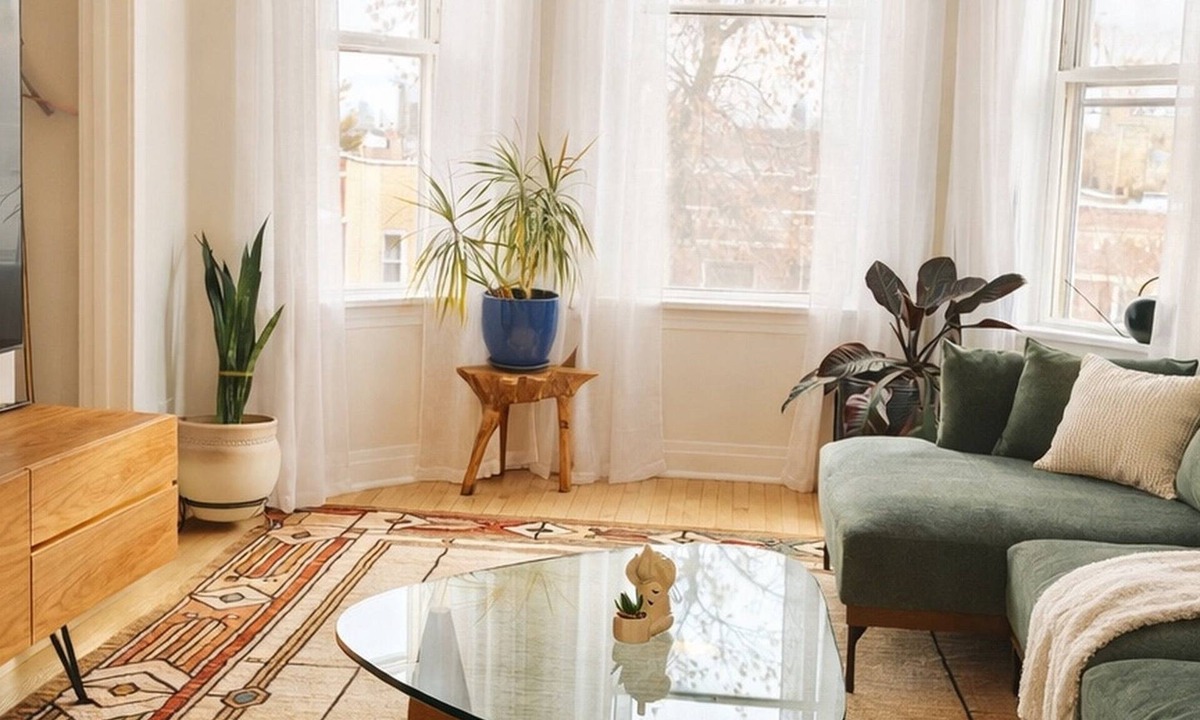 Avondale Apartment | Logan Sq 4BR Duplex Garage Sleeps 8