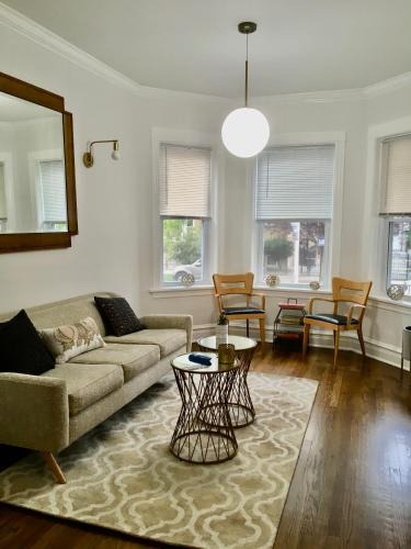 Logan Square Apartment | Logan Square Modern Apartment