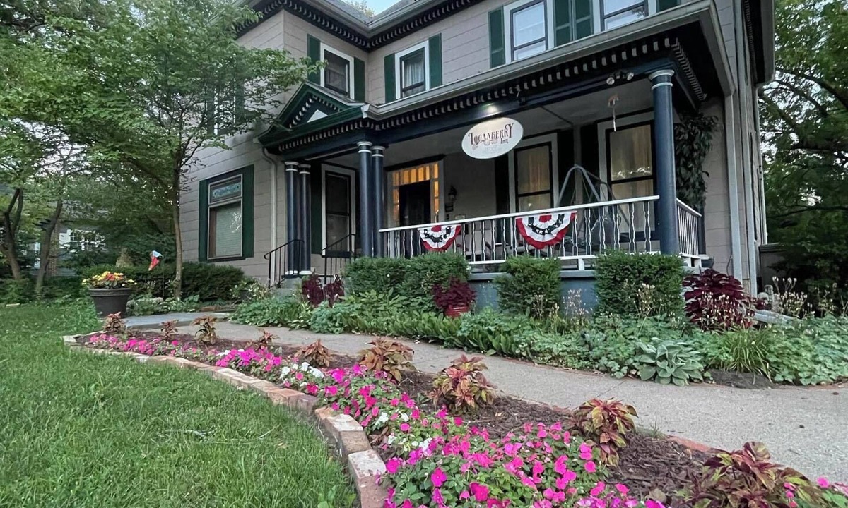Fulton Bed & Breakfast | Loganberry Inn