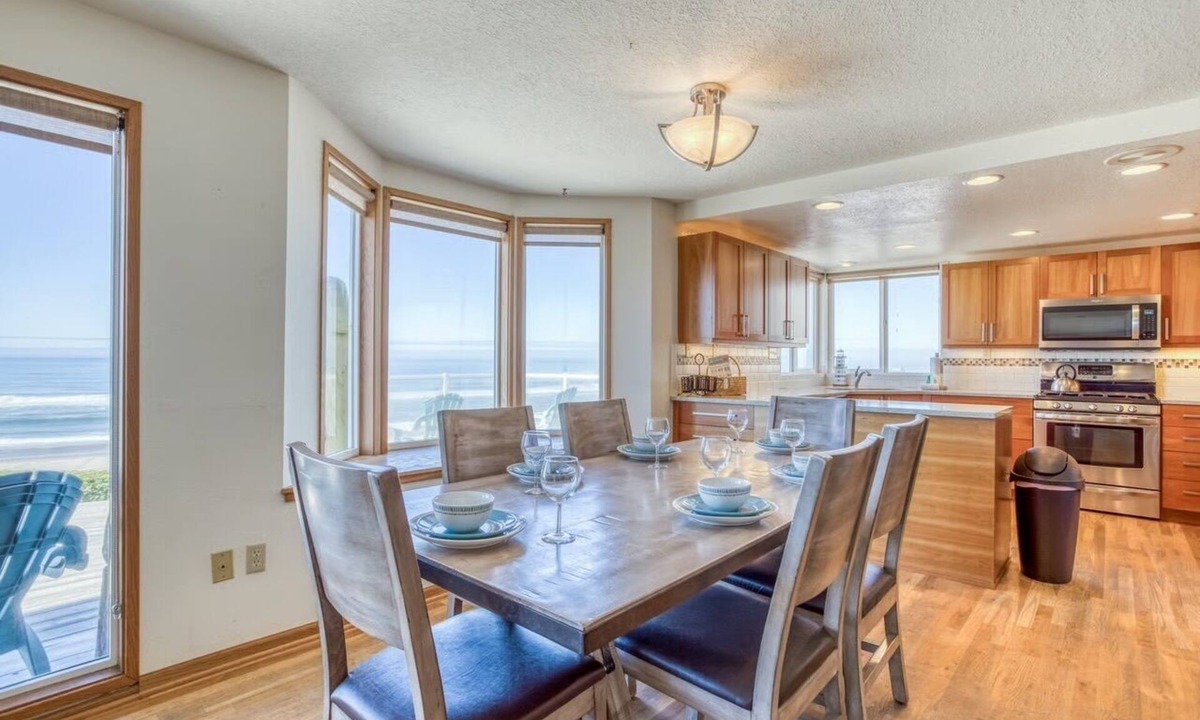 Roads End House | Logans Beachfront Lodge