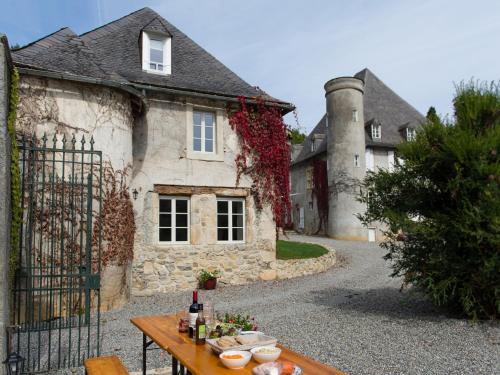 Moulis House | Loge du Chateau de Pouech