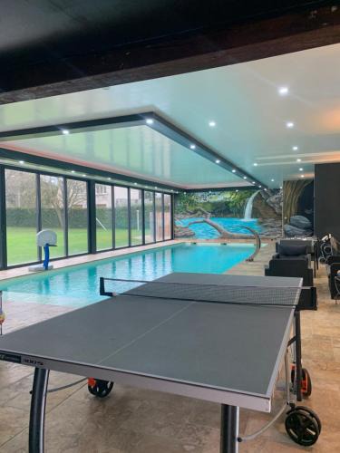 Saint-Germain-du-Val Apartment | Logement @ 10 personnes avec piscine intérieure 31 degrés zoo de la FLECHE 24 h du Mans