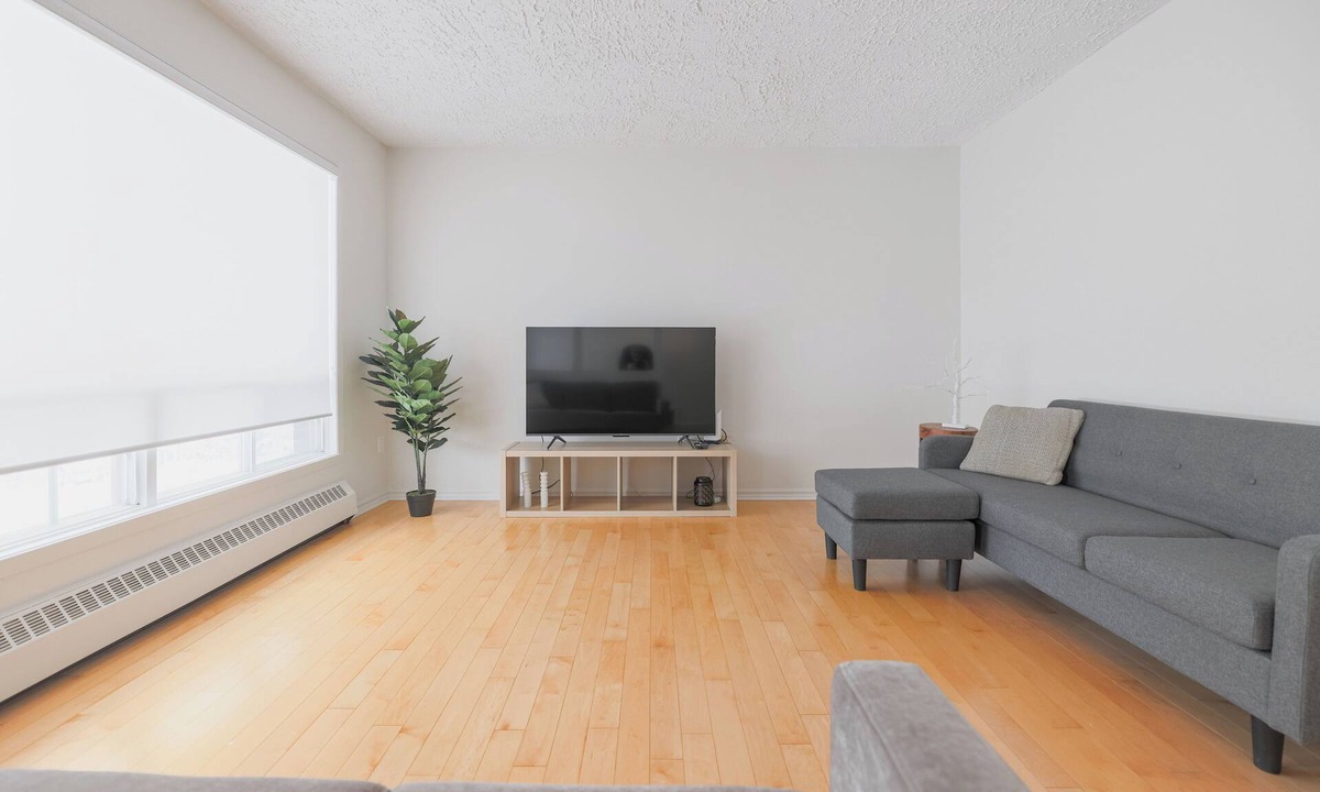 Longueuil Apartment | Logement 3 chambres + stationnement | Longueuil | Balcon