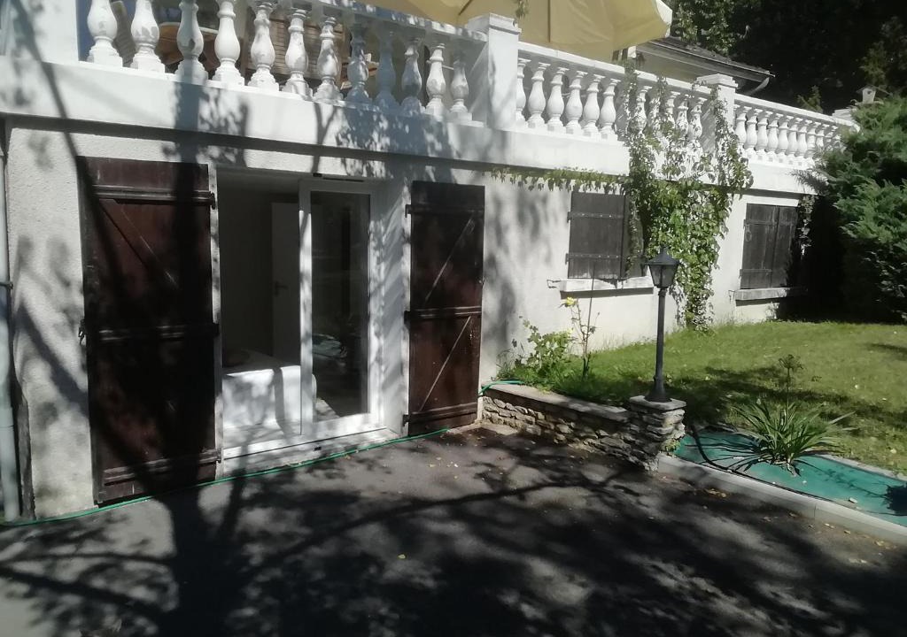 Saint-Eloy-de-Gy House | Logement avec 2 chambres pour 5 personnes maxi
