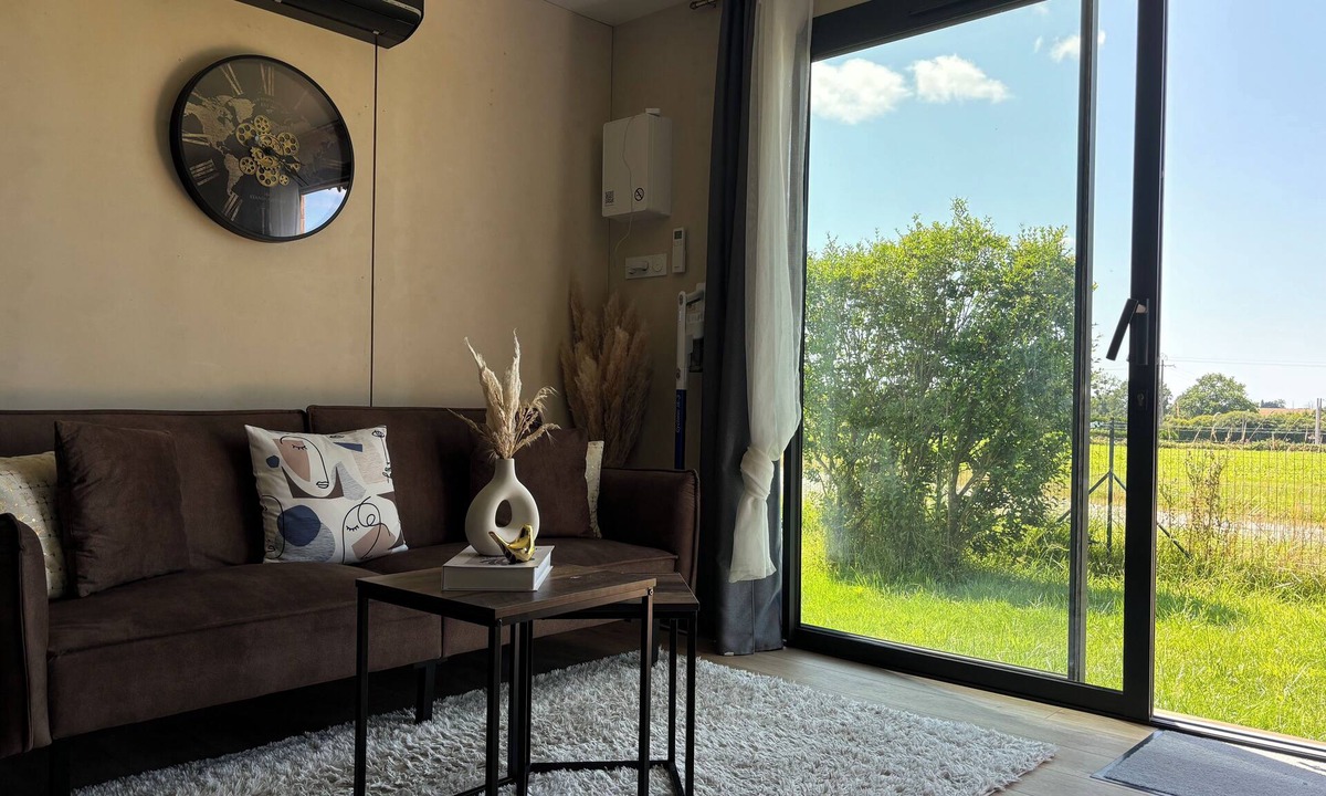 Cornille Apartment | Logement Avec Terrain Privé