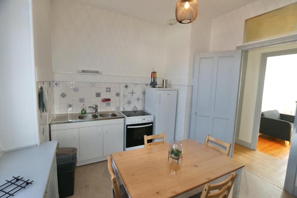 Voiron Apartment | Logement coquet . Parking gratuit garanti