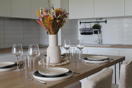 Cournonsec Apartment | Logement lumineux près de la mer et de la ville