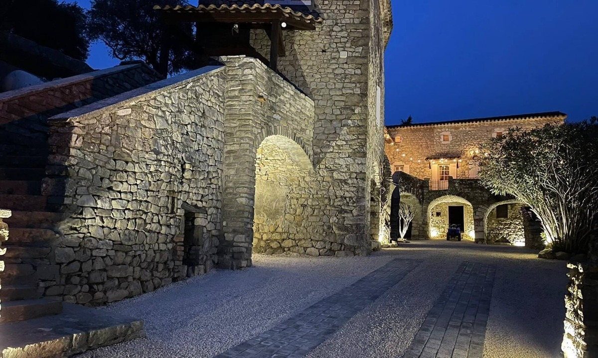 Mons House | Logement Paisible - Mas Sogusthenna