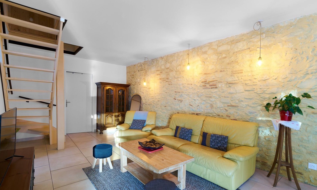 Villeneuve-sur-Lot House | Logement Pascal – Bright, Air-Conditioned House with Pool Table