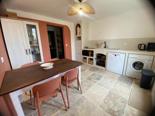 Allegre Les Fumades Apartment | Logement proche des thermes