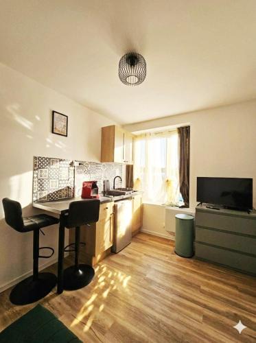 Outreau Apartment | Logement rénové avec accès grand jardin, SPA-Jacuzzi, sauna commun