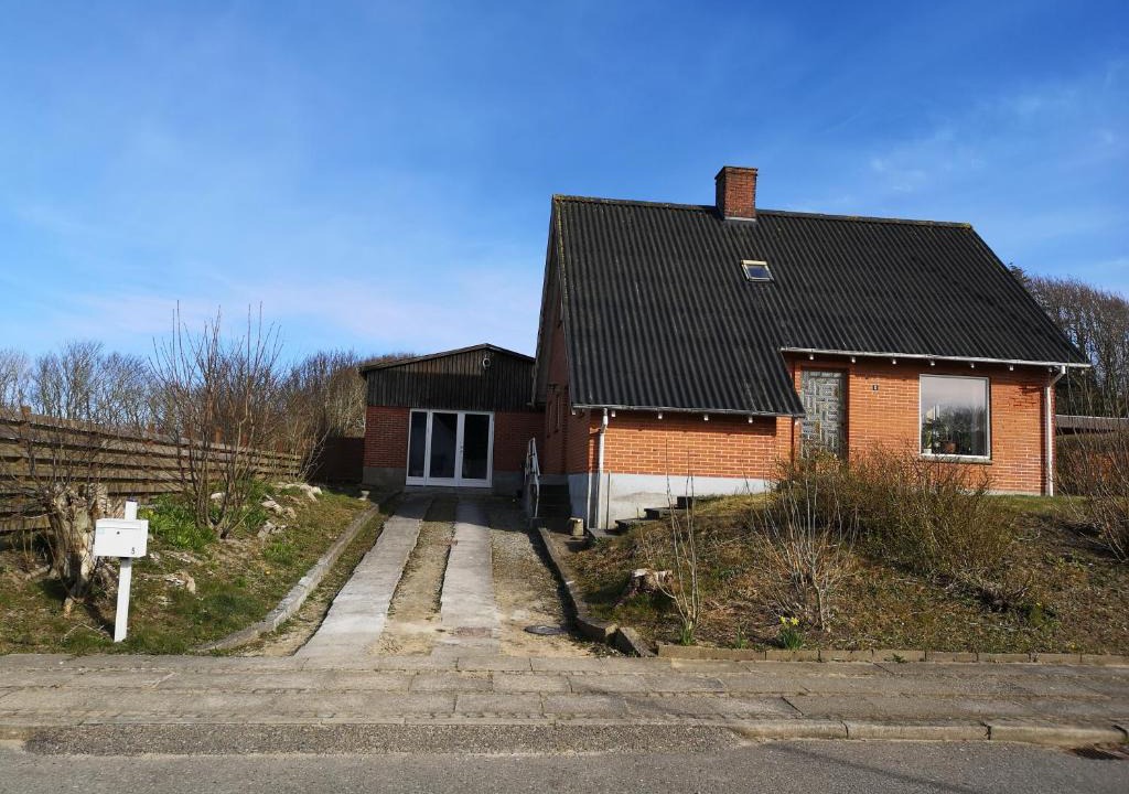 Vestervig Bed & Breakfast | Logi i hus med kunst og have