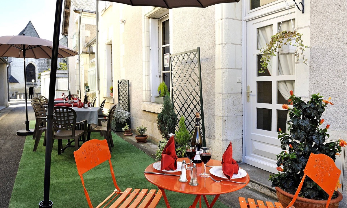 Saint-Martin-le-Beau Hotel | Logis Auberge de la Treille