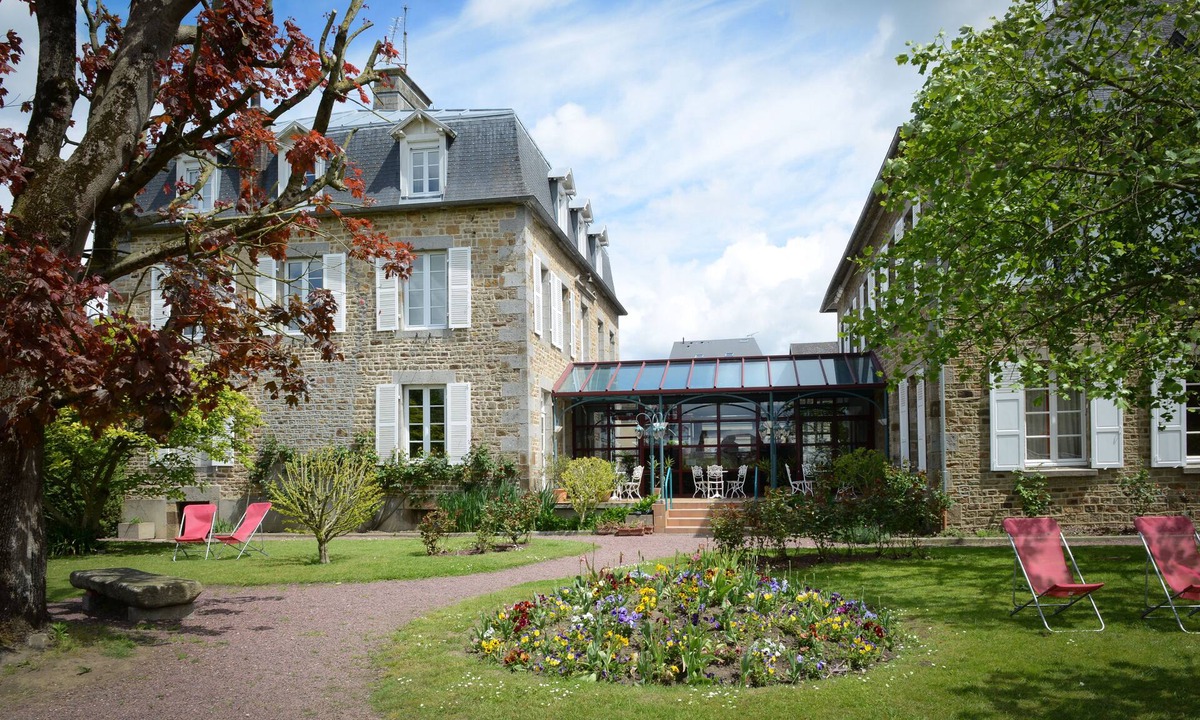 Ducey Hotel | Logis Auberge de la Sélune